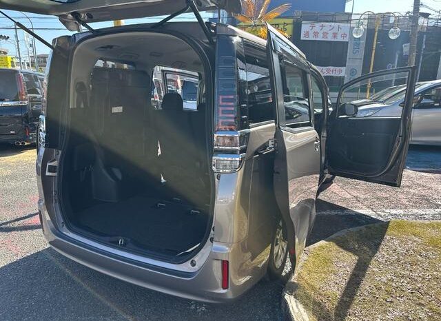 
								TOYOTA VOXY 2019 full									