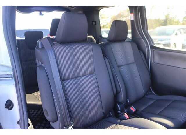 
								TOYOTA VOXY 2019 full									