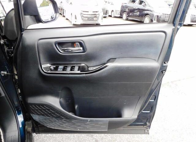 
								TOYOTA VOXY 2021 full									