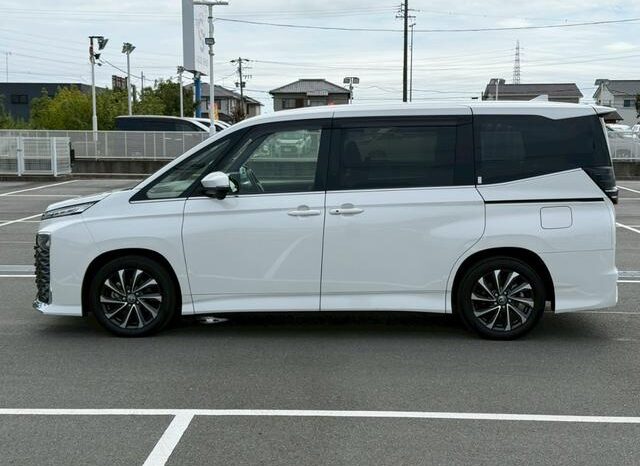 
								TOYOTA VOXY 2022 full									