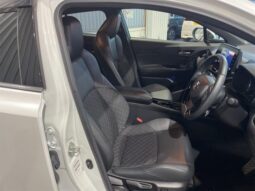 
										TOYOTA C-HR 2021 full									