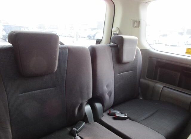 
								TOYOTA VOXY 2008 full									