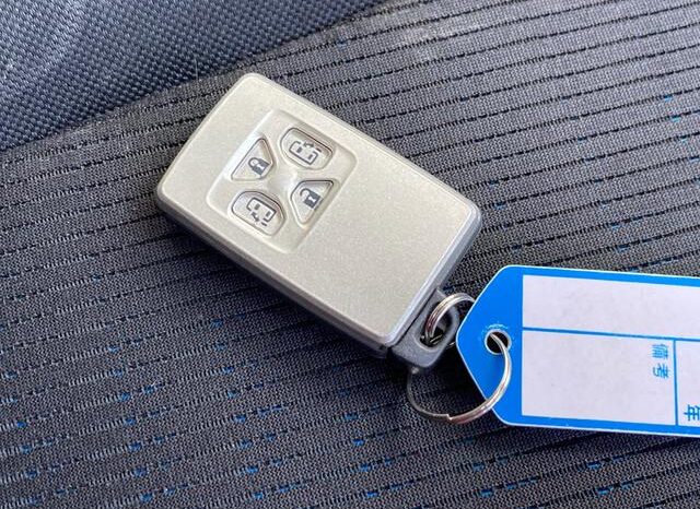 
								TOYOTA VOVY 2009 full									