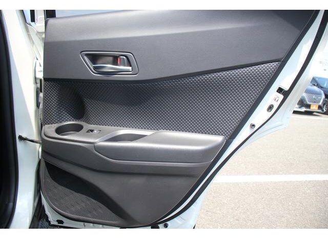 
								TOYOTA C-HR 2019 full									