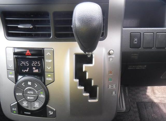 
								TOYOTA VOVY 2008 full									