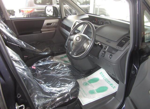 
								TOYOTA VOVY 2008 full									