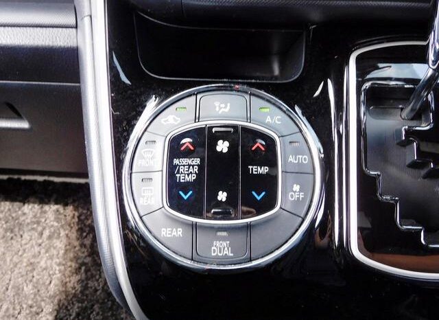 
								TOYOTA VOXY 2021 full									