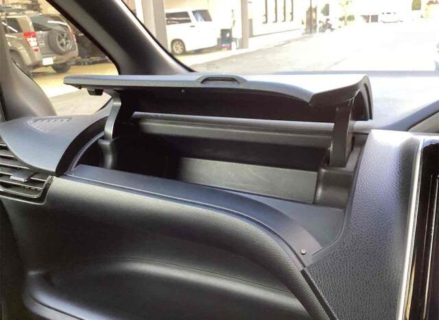 
								TOYOTA VOXY 2021 full									