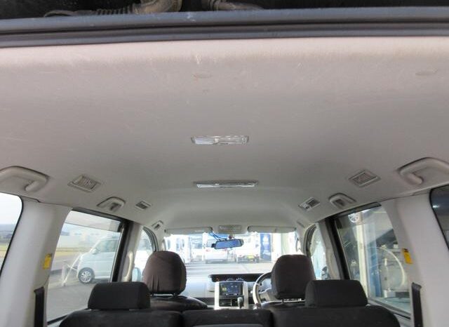 
								TOYOTA VOXY 2008 full									