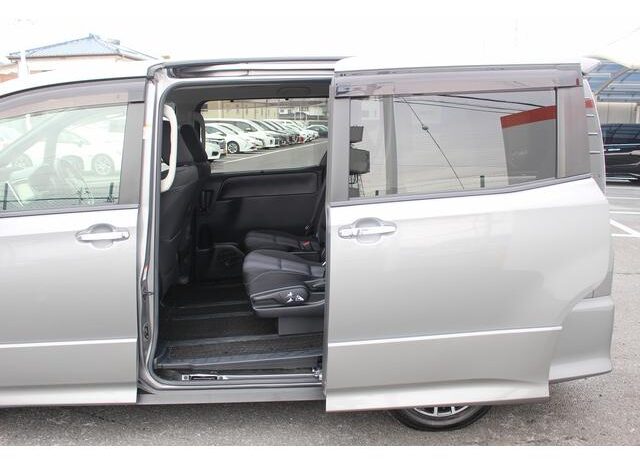 
								TOYOTA VOXY 2016 full									