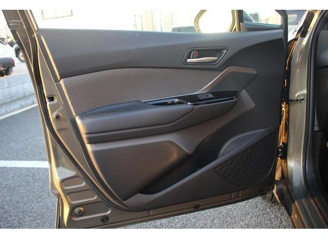 
								TOYOTA C-HR 2020 full									