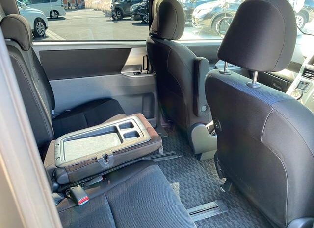 
								TOYOTA VOVY 2009 full									