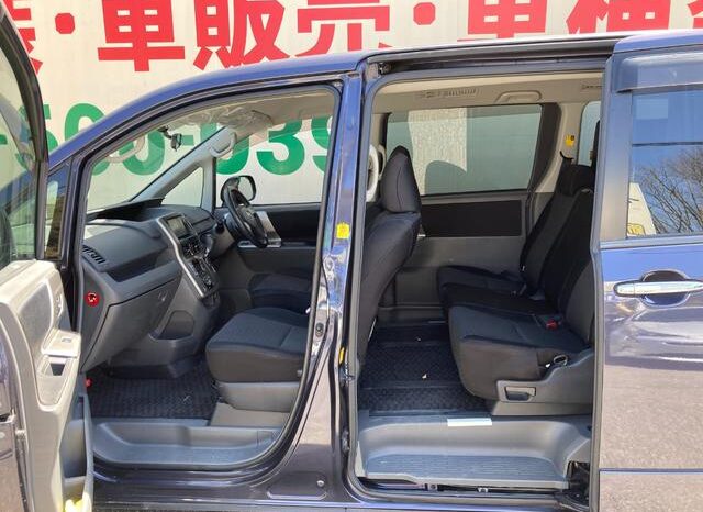 
								TOYOTA VOVY 2009 full									