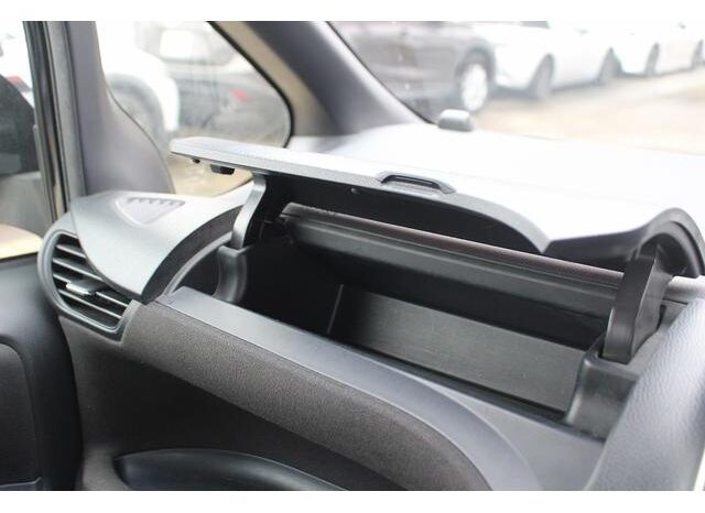 
								TOYOTA VOXY 2016 full									