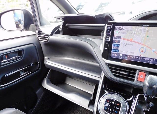 
								TOYOTA VOXY 2021 full									