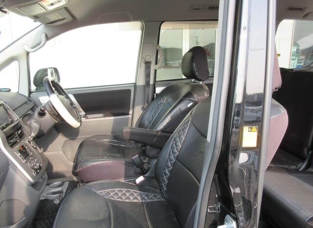 
								TOYOTA VOXY 2008 full									