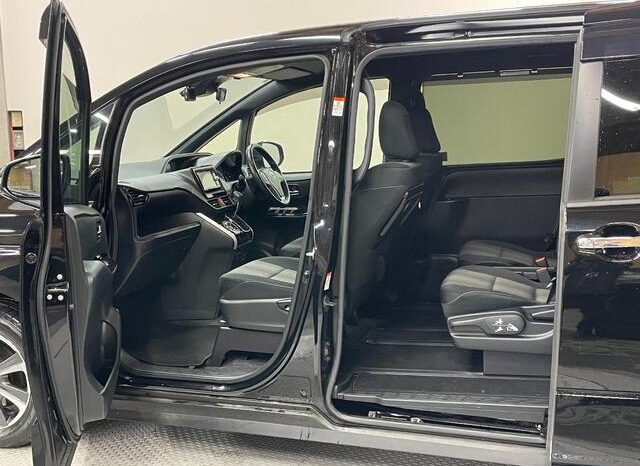 
								TOYOTA VOXY 2019 full									