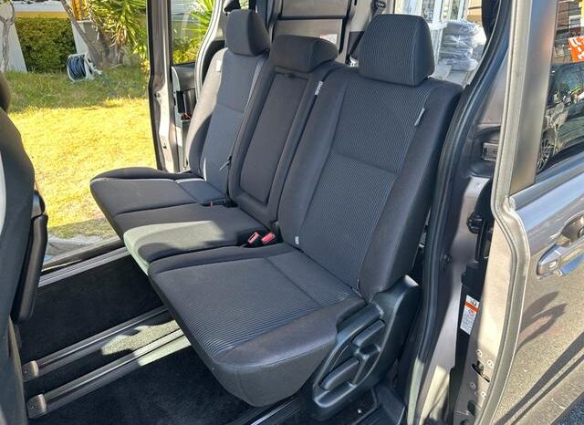 
								TOYOTA VOXY 2019 full									