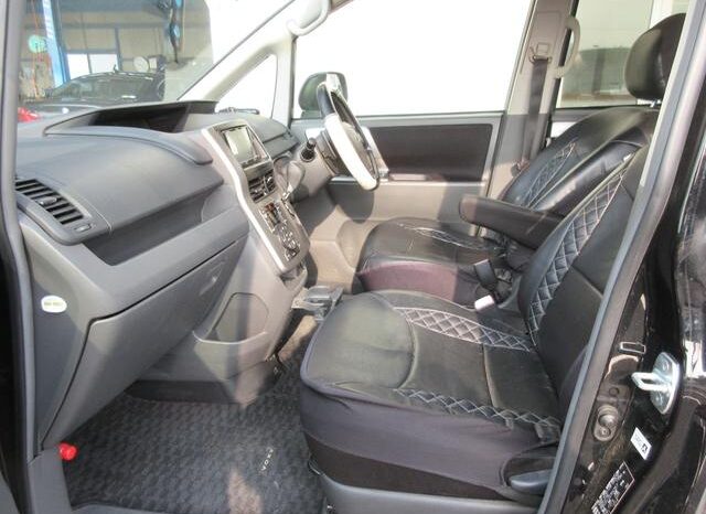 
								TOYOTA VOXY 2008 full									