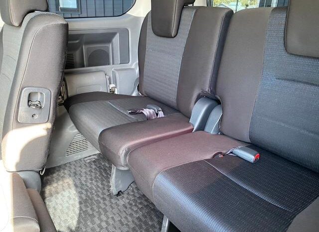 
								TOYOTA VOVY 2009 full									