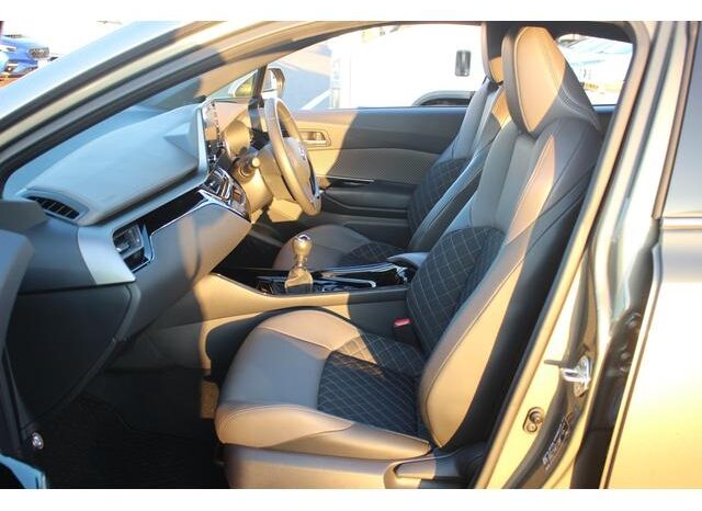 
								TOYOTA C-HR 2020 full									