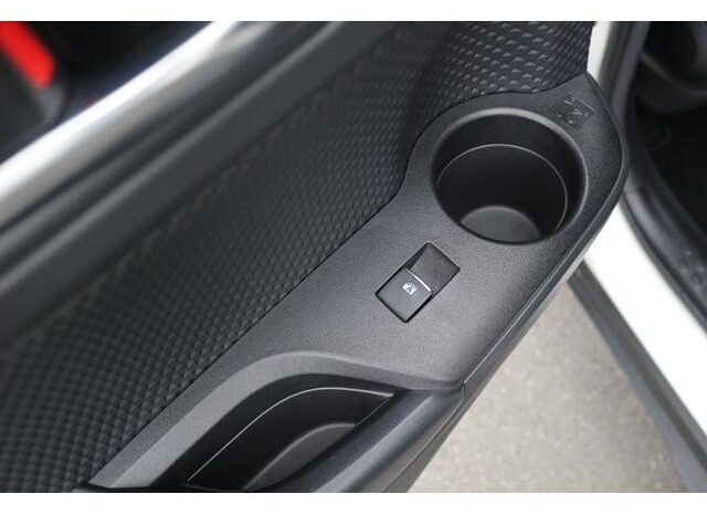 
								TOYOTA C-HR 2019 full									