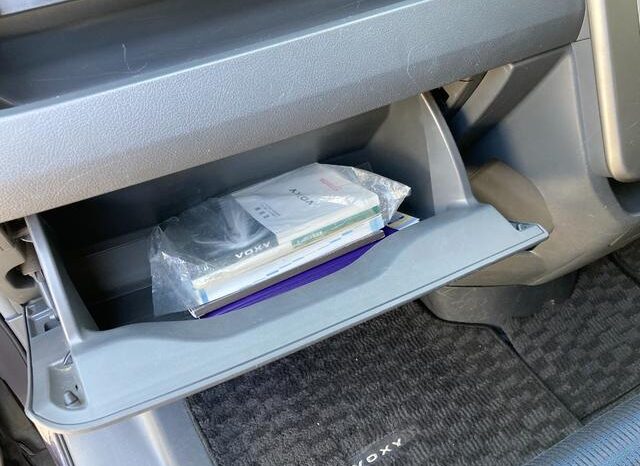 
								TOYOTA VOVY 2009 full									