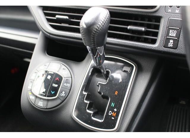 
								TOYOTA VOXY 2016 full									