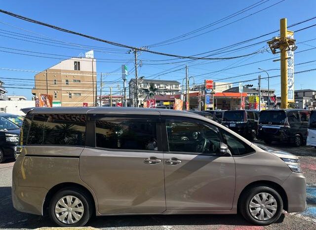 
								TOYOTA VOXY 2019 full									