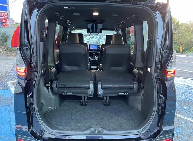 
								TOYOTA VOXY 2022 full									