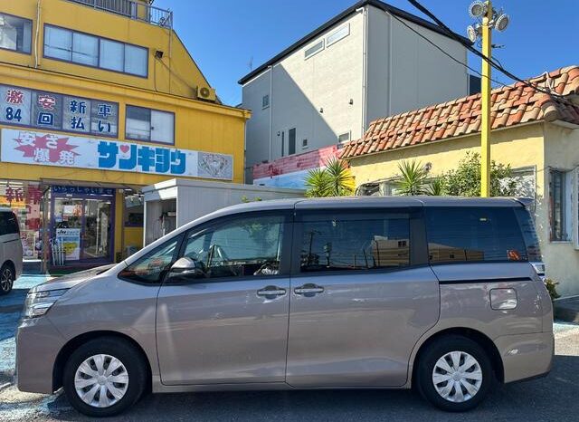 
								TOYOTA VOXY 2019 full									