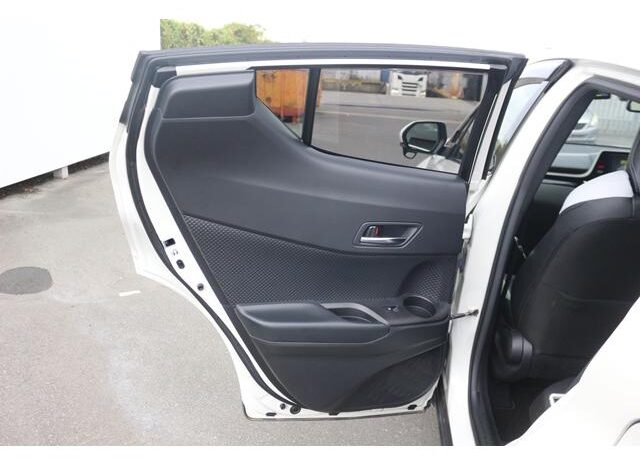 
								TOYOTA C-HR 2019 full									