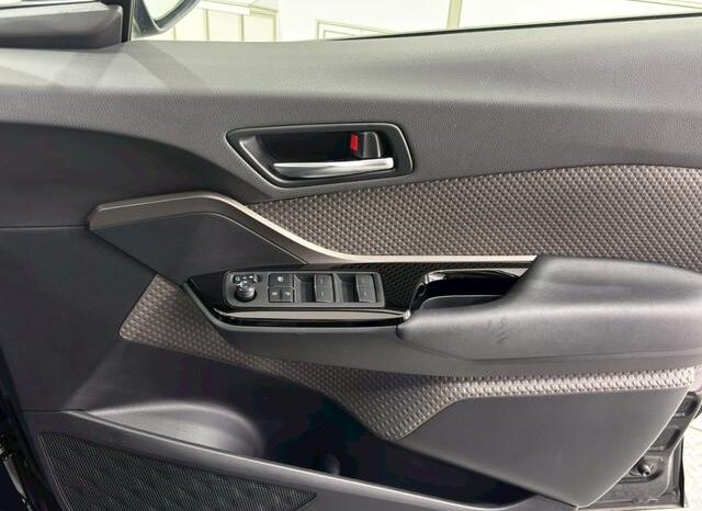 
								TOYOTA C-HR 2021 full									