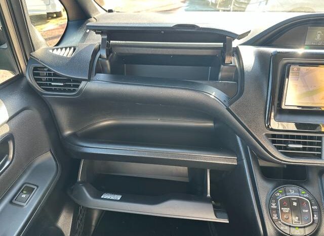 
								TOYOTA VOXY 2019 full									