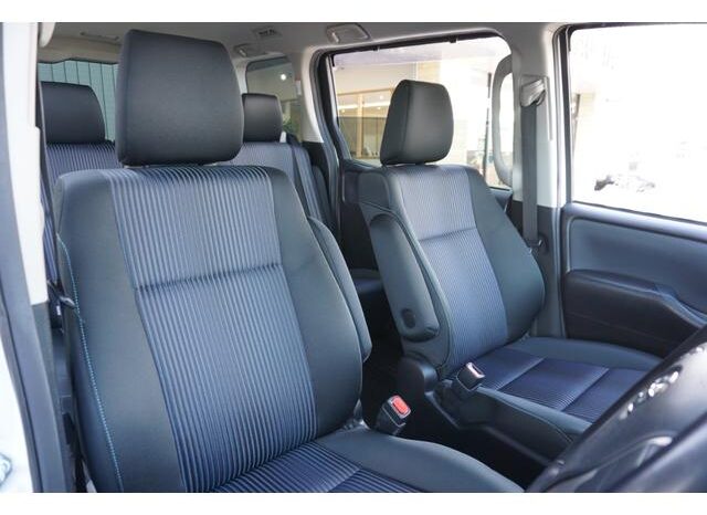 
								TOYOTA VOXY 2015 full									