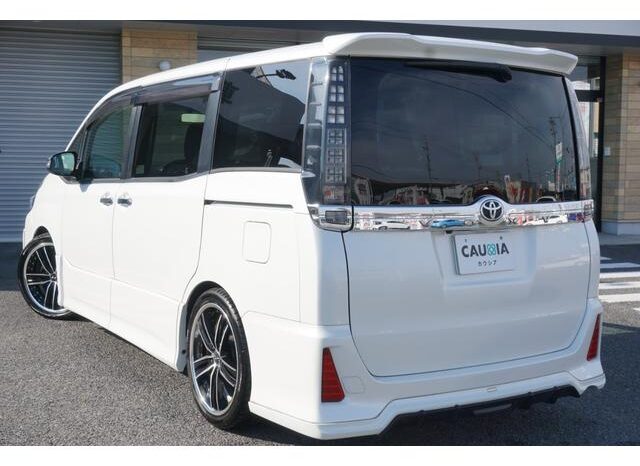 
								TOYOTA VOXY 2015 full									