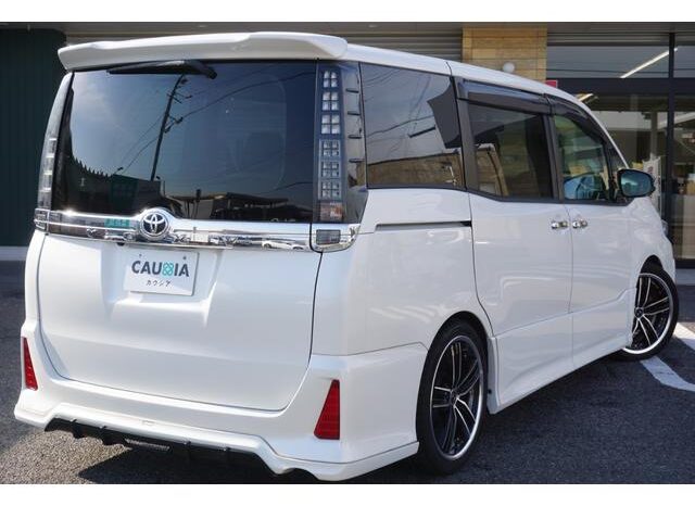 
								TOYOTA VOXY 2015 full									