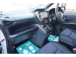 
										TOYOTA VOXY 2015 full									