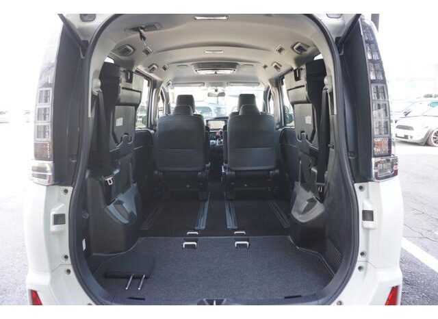 
								TOYOTA VOXY 2015 full									