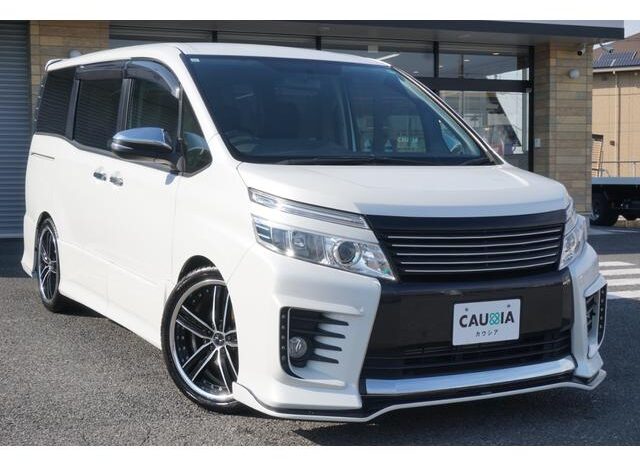 
								TOYOTA VOXY 2015 full									