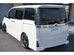 
										TOYOTA VOXY 2015 full									