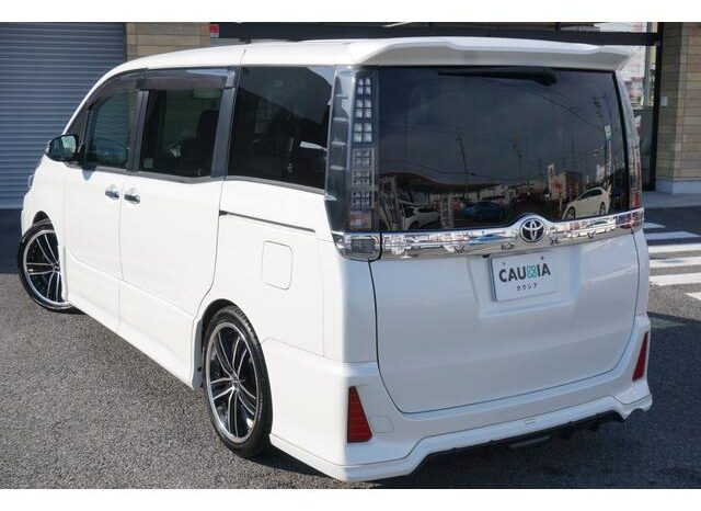 
								TOYOTA VOXY 2015 full									