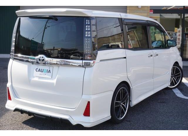 
								TOYOTA VOXY 2015 full									