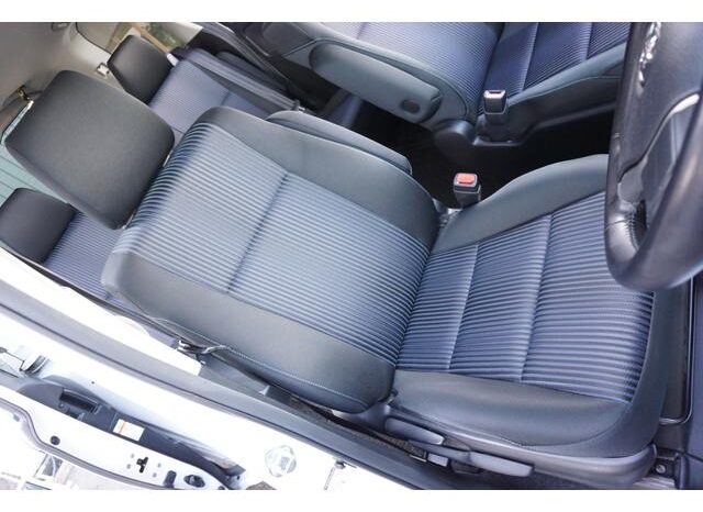 
								TOYOTA VOXY 2015 full									