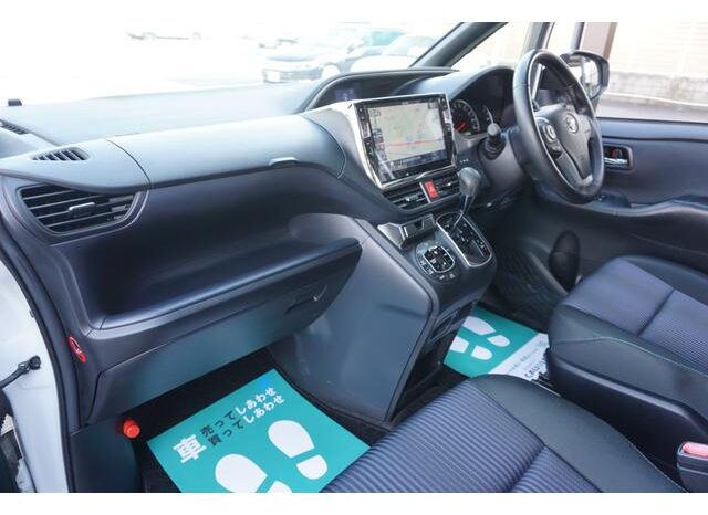 
								TOYOTA VOXY 2015 full									