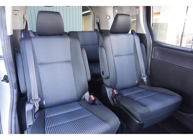 
								TOYOTA VOXY 2015 full									