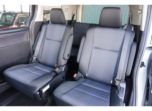 
								TOYOTA VOXY 2015 full									