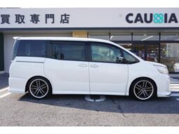 
										TOYOTA VOXY 2015 full									