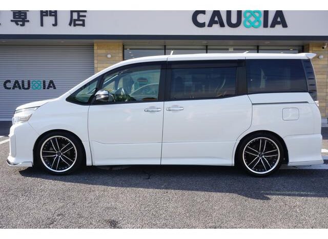 
								TOYOTA VOXY 2015 full									