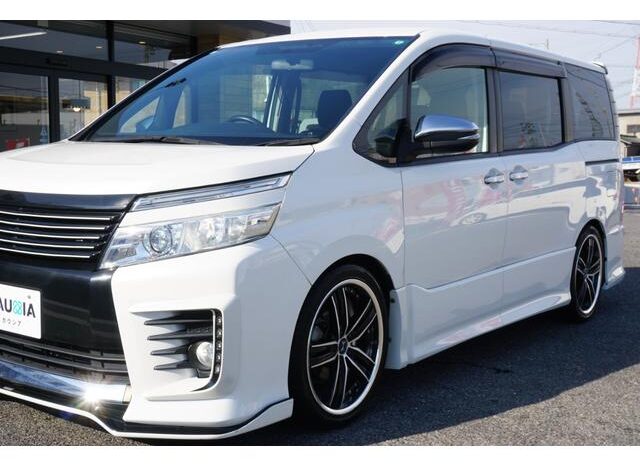 
								TOYOTA VOXY 2015 full									